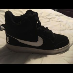 Nike Women Court Borough Mid